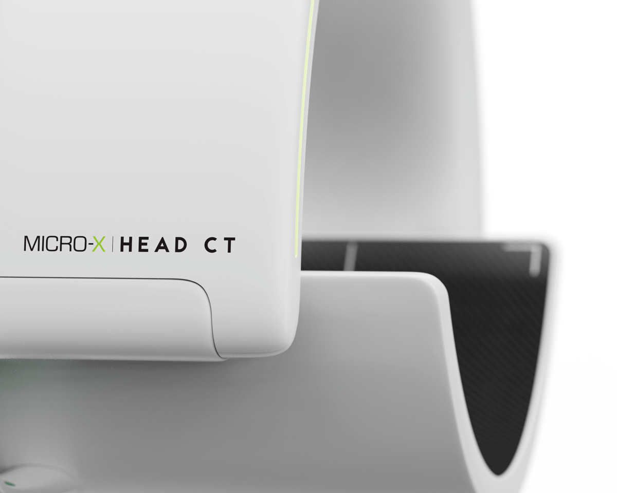 Detalhe em primeiro plano da TC Cerebral Micro-X