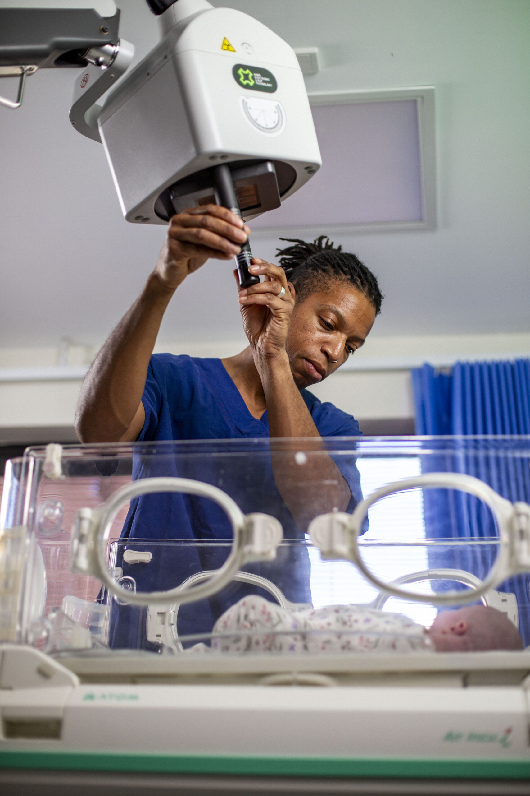Micro-X Rover Plus Mobile X-Ray in Pediatric ICU Micro-X Rover Plus mobile digital X-ray system being positioned at the bedside of a pediatric ICU patient